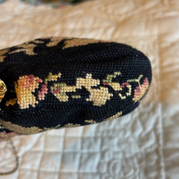 Vintage 1940’s Jolles Floral Needlepoint Black Clutch / purse - Picture 5 of 9
